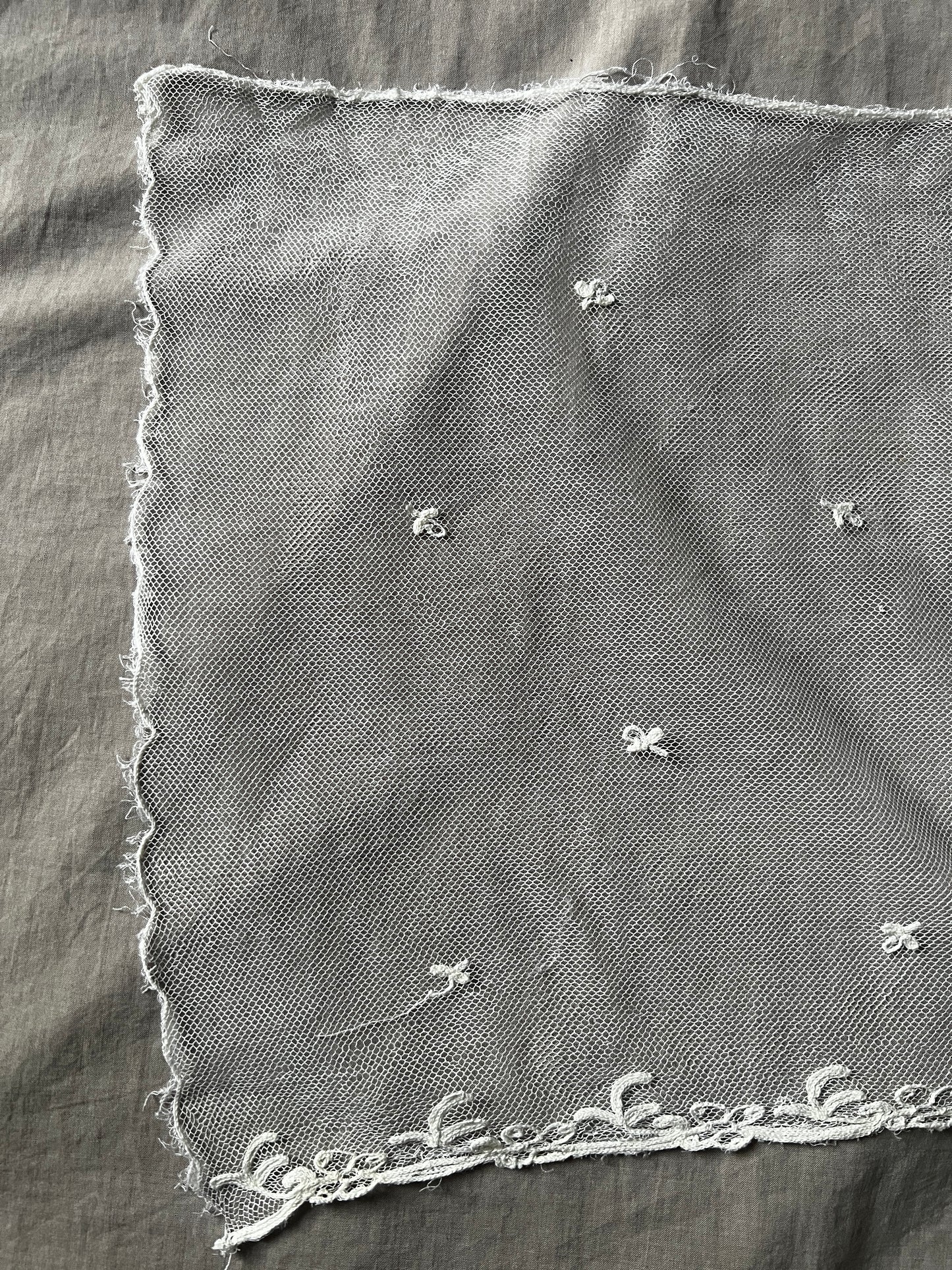 チュール刺繍レースミニヴェール