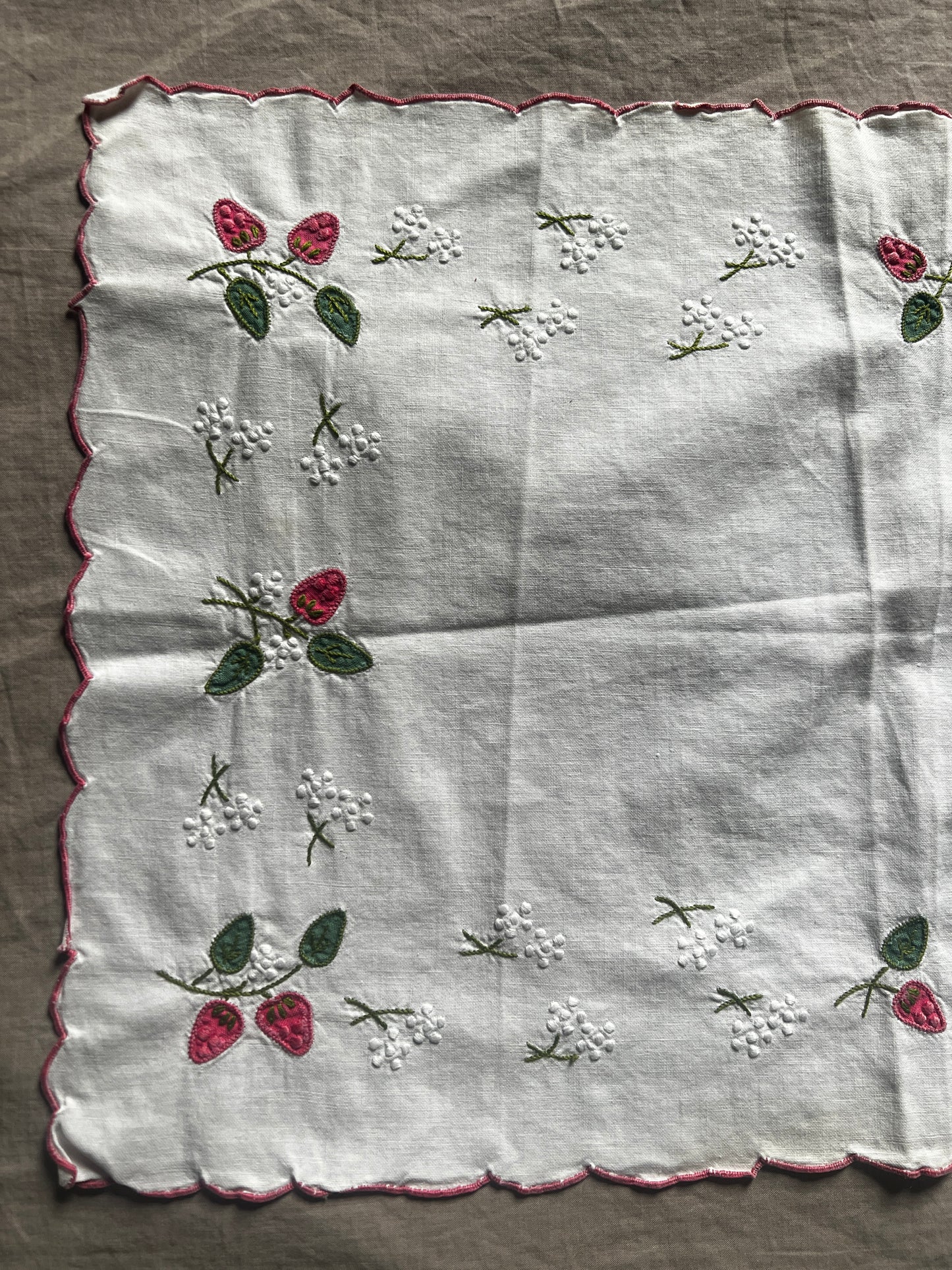 刺繍クロス(いちご)