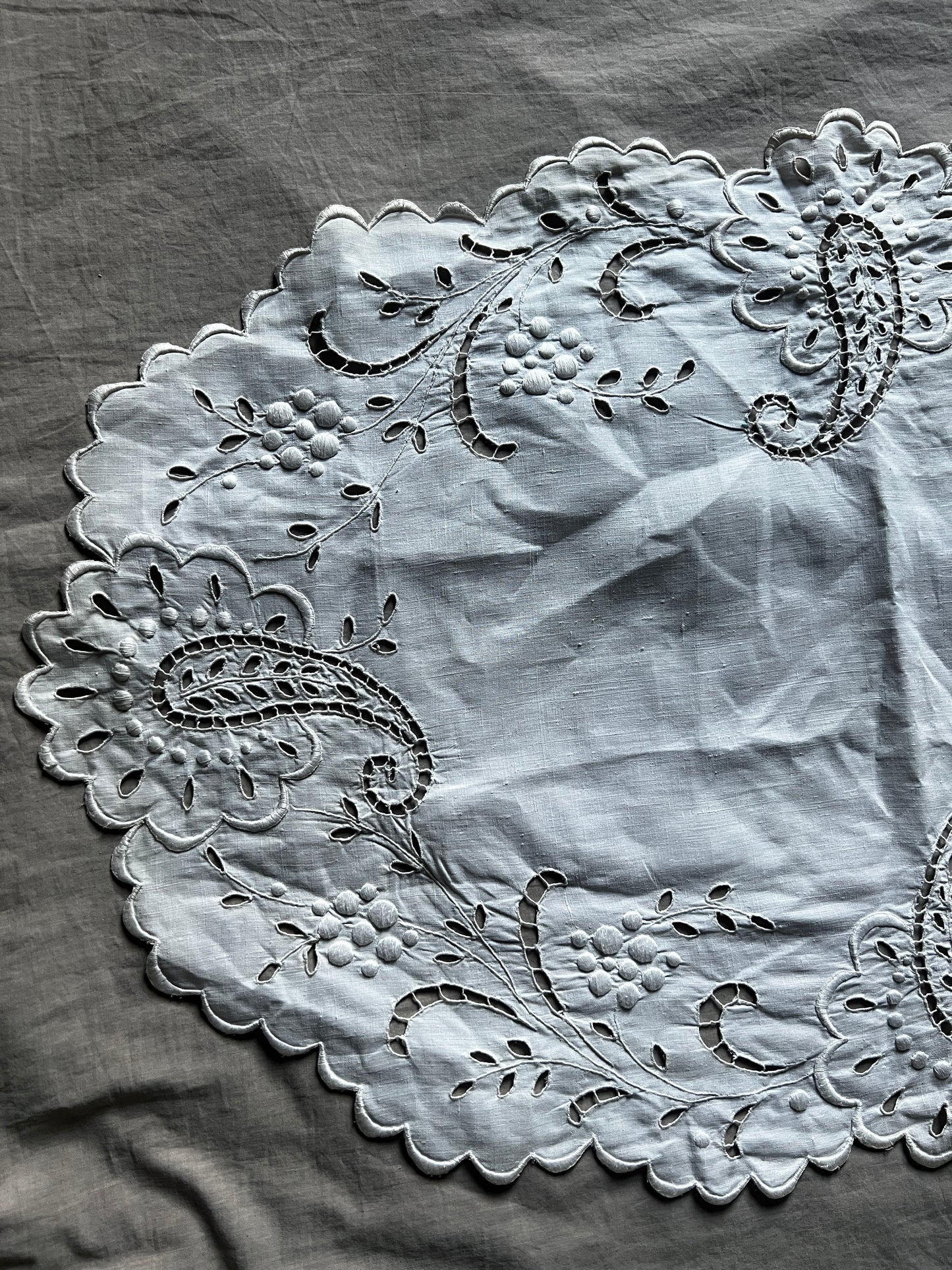 ★カットワーク楕円形クロス