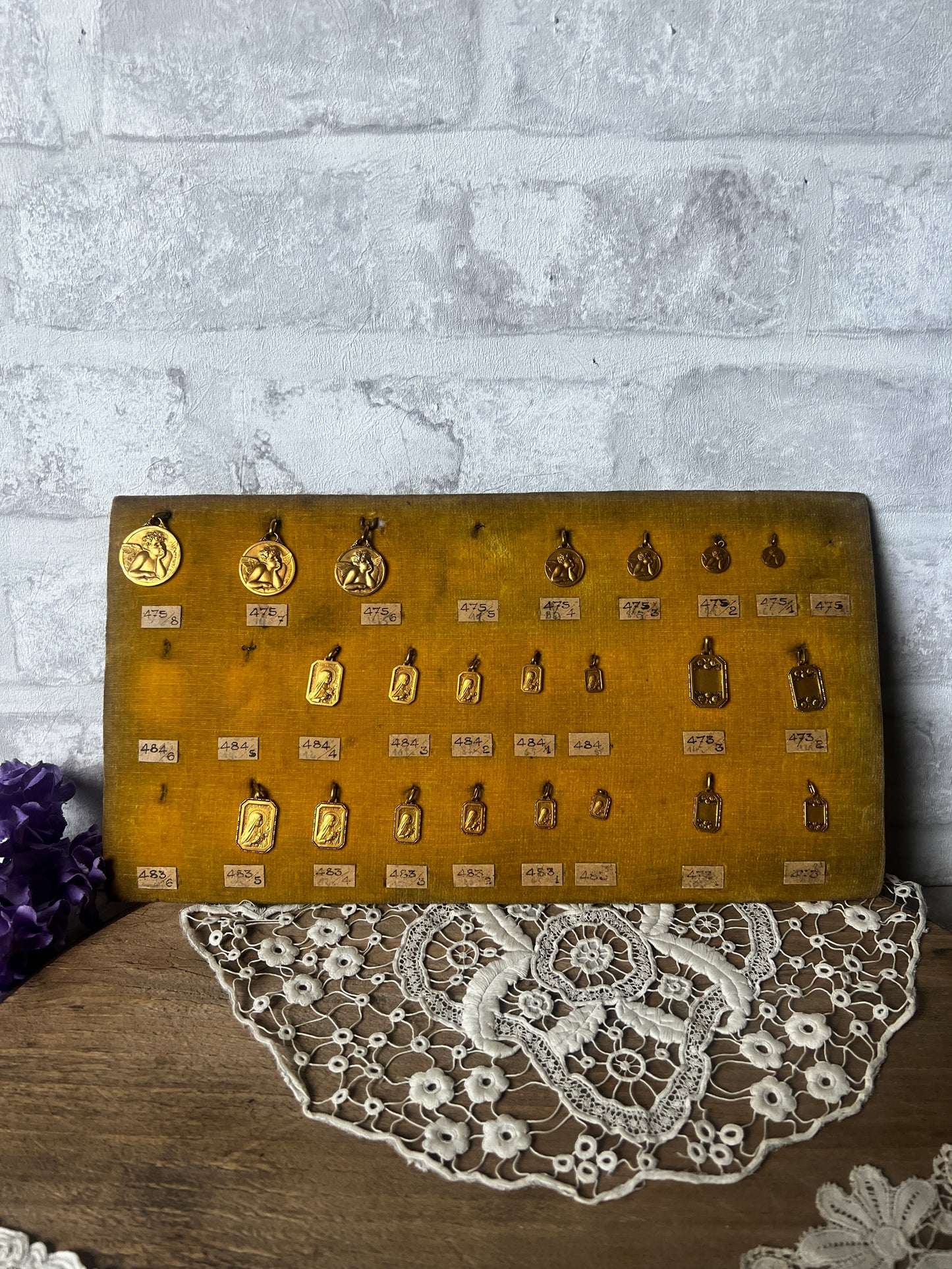 アンティークメダイ見本ボード