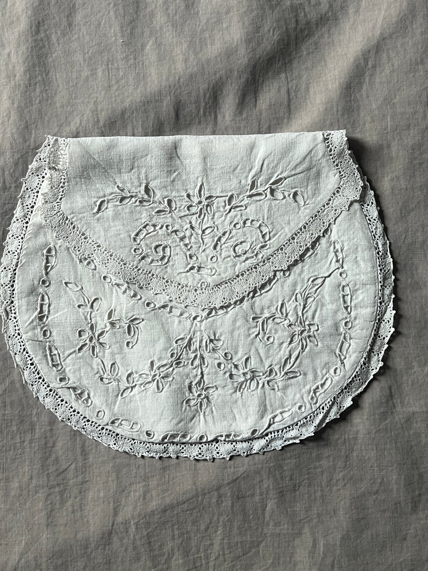 カットワーク刺繍サック
