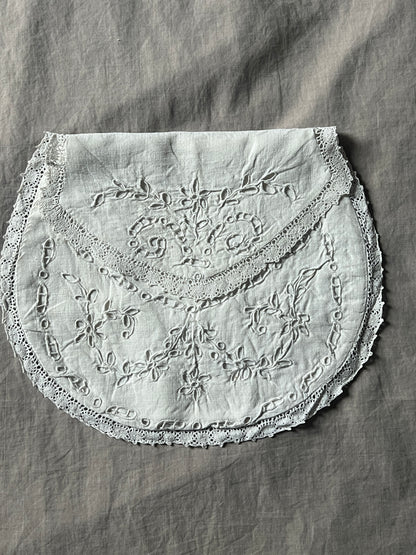 カットワーク刺繍サック