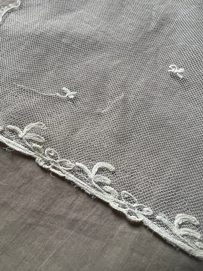 チュール刺繍レースミニヴェール