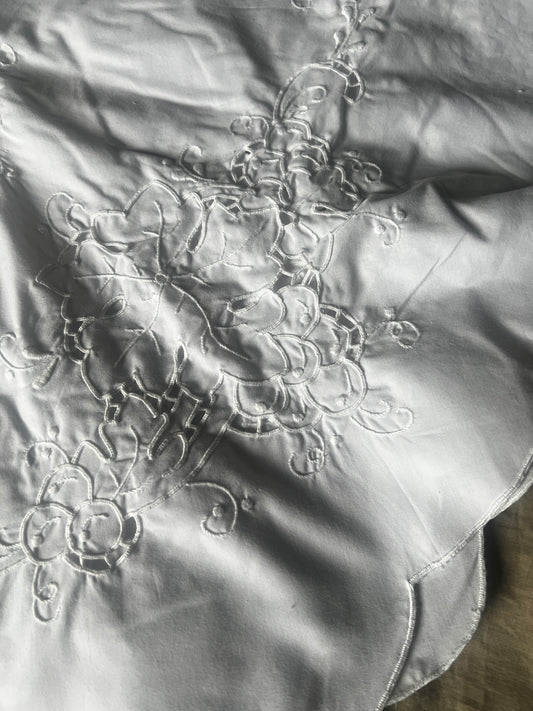 カットワーク刺繍大判楕円形クロス