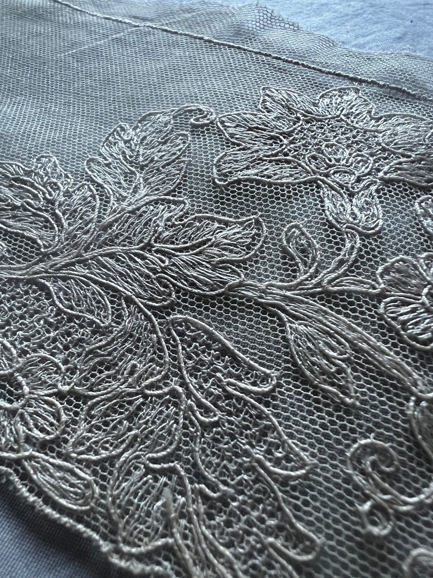 チュール刺繍レース