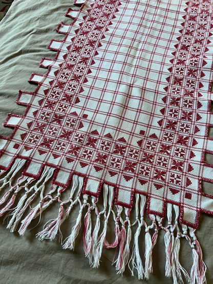 赤糸刺繍のクロス