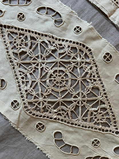 レースと刺繍の飾り端布セット