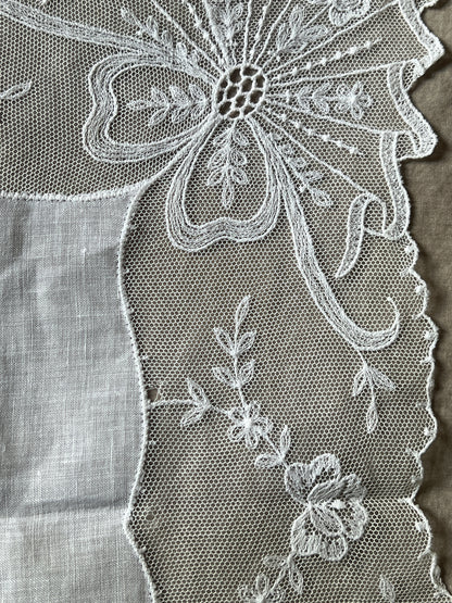 チュール刺繍レースハンカチ