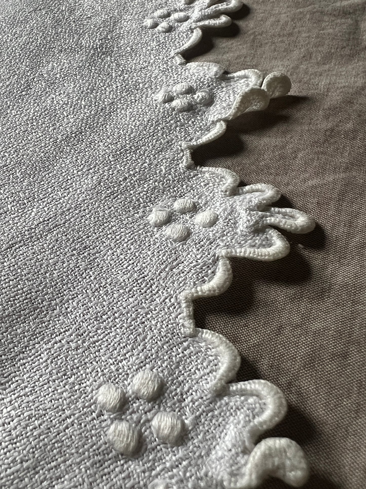モノグラム刺繍楕円クロス