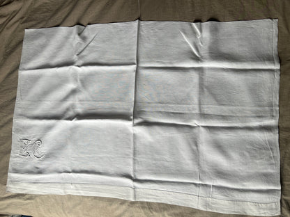 モノグラム刺繍リネン端布