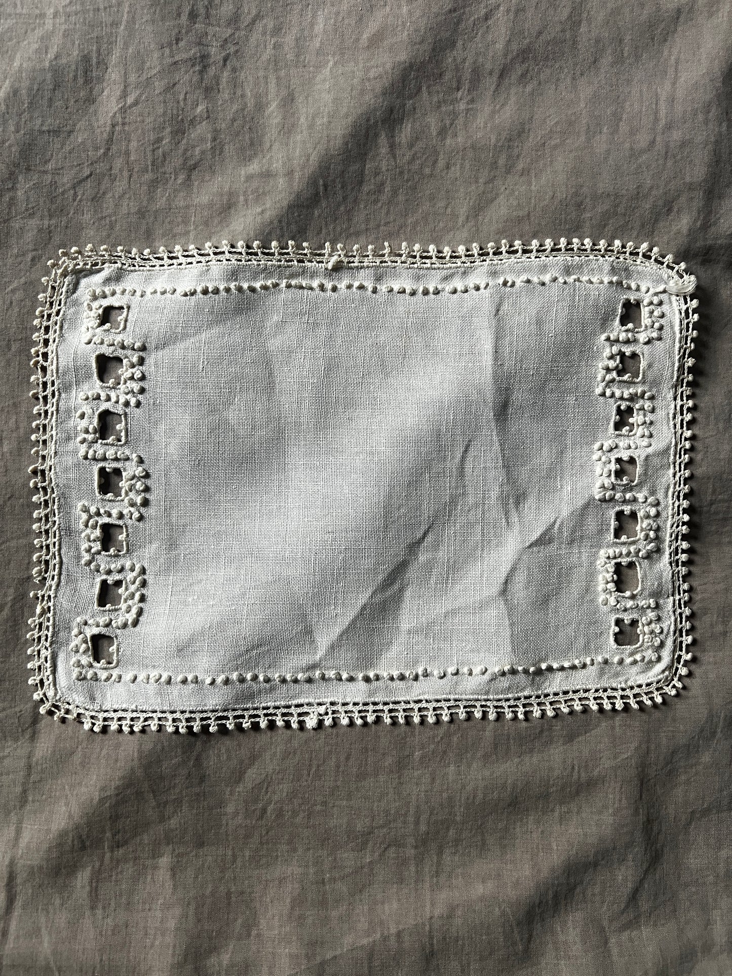 ★刺繍のミニクロス