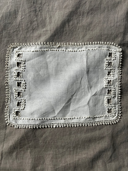 ★刺繍のミニクロス