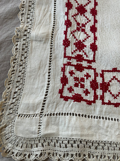 赤糸刺繍クロス