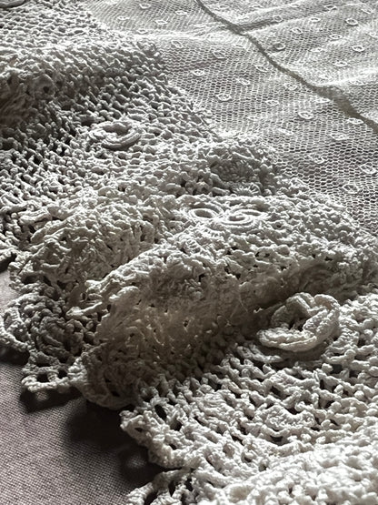 チュールとクロシェのドレスパーツ