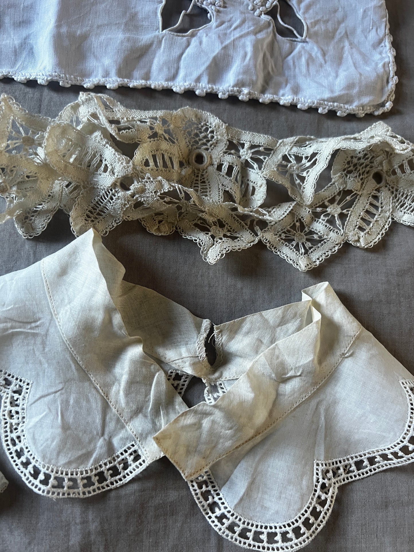 古い糸木箱とアンティークレースセット