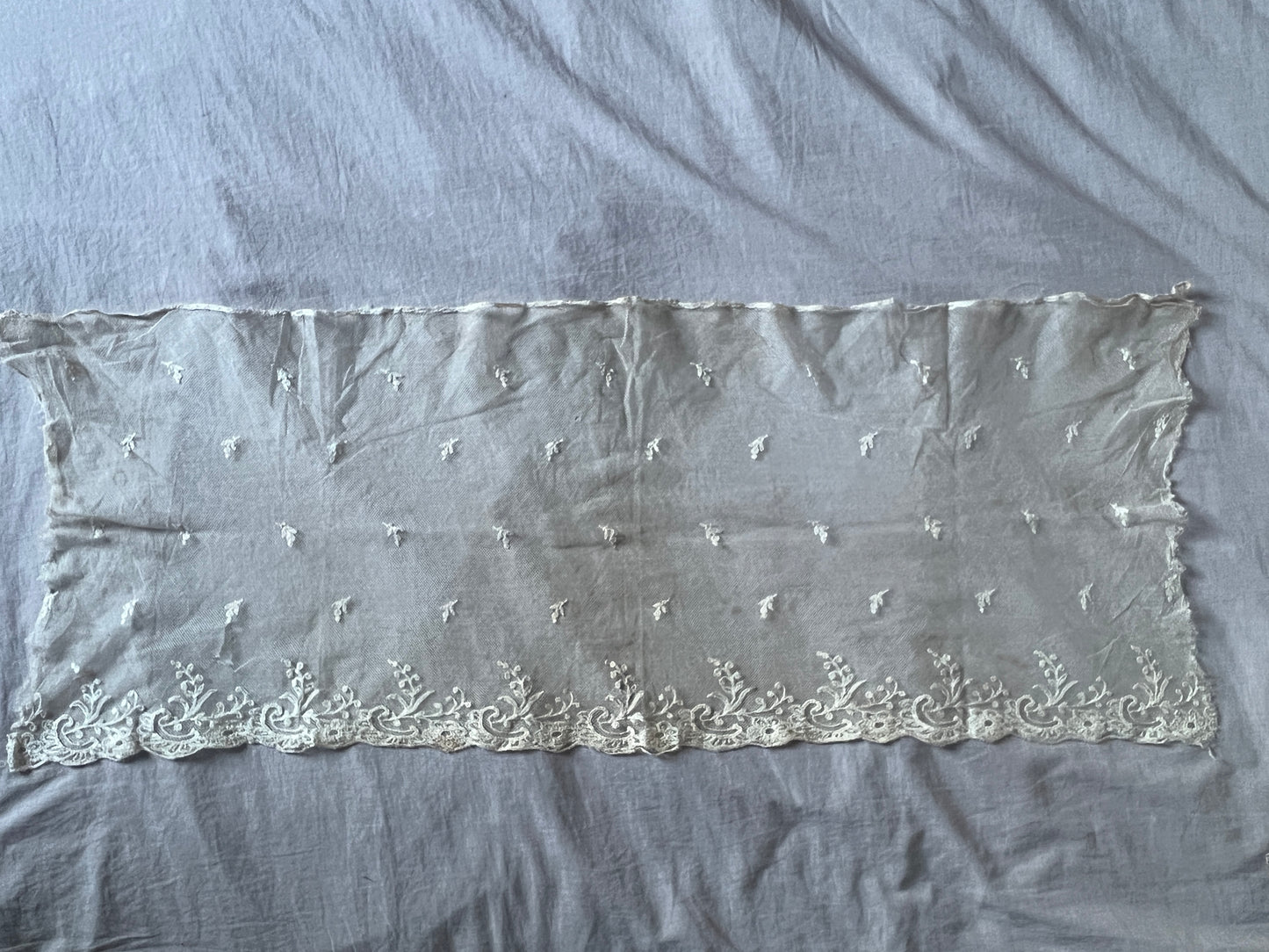 チュール刺繍レース
