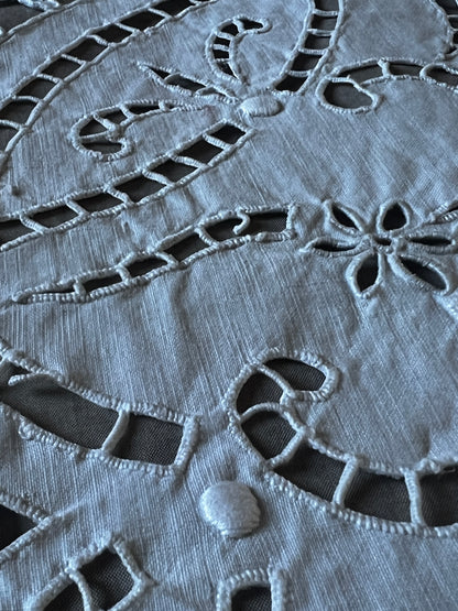 カットワークク刺繍大判クロス