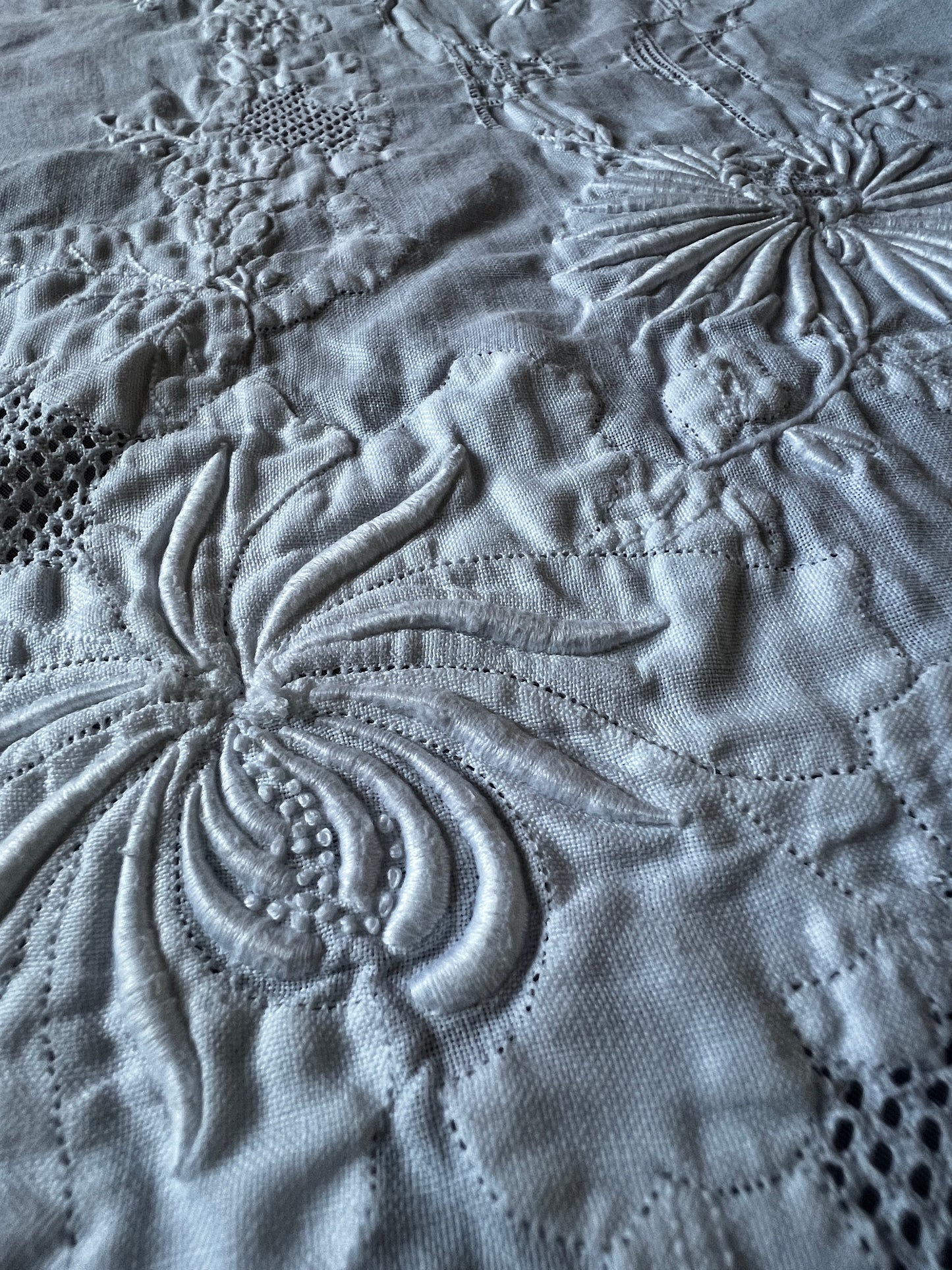 白刺繍大判クロス