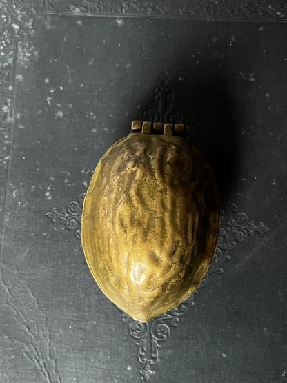 ★くるみ型くるみ割り