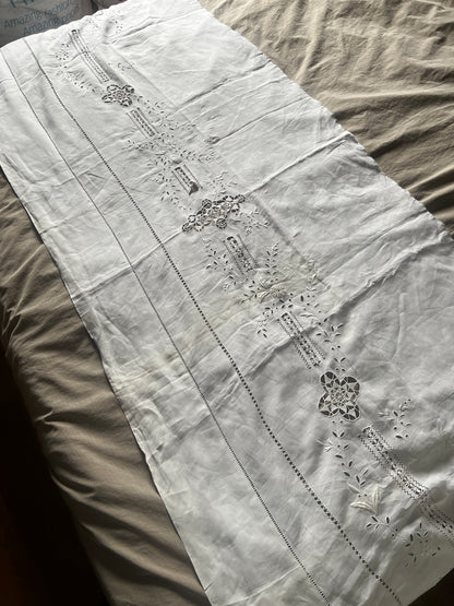 白刺繍の端布(ダメージ)