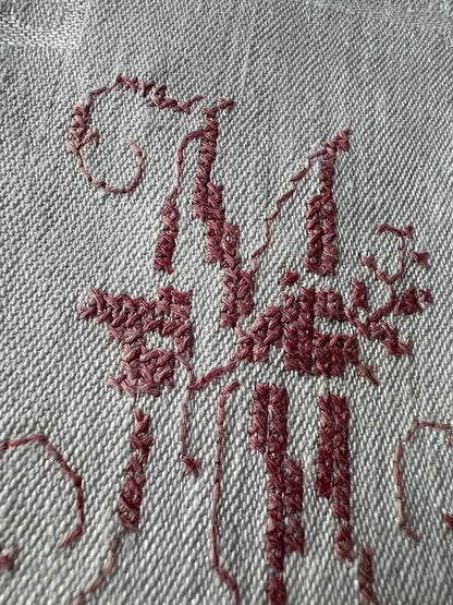 赤糸モノグラム刺繍リネンクロス