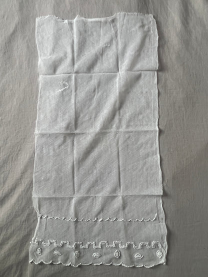 チュール刺繍レース