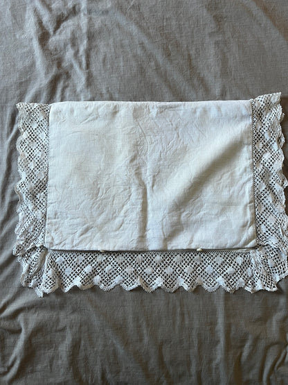 白刺繍のランジェリーサック