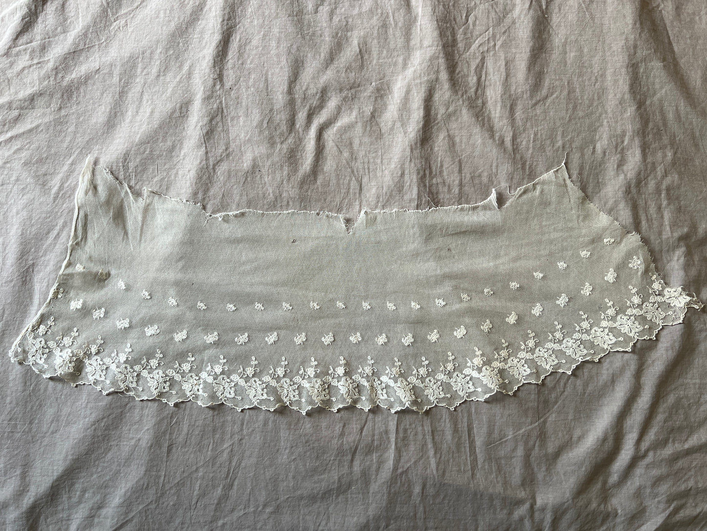 チュール刺繍レース端布