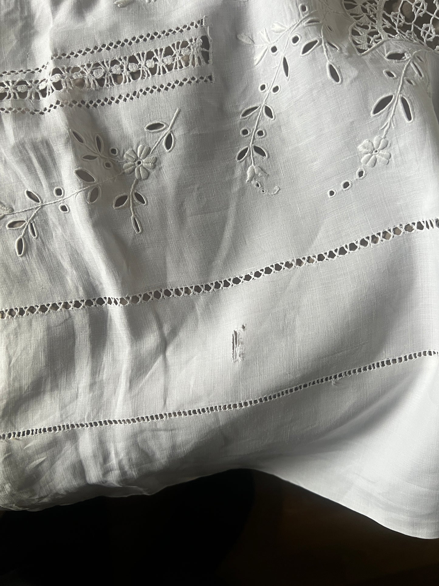 白刺繍の端布(ダメージ)