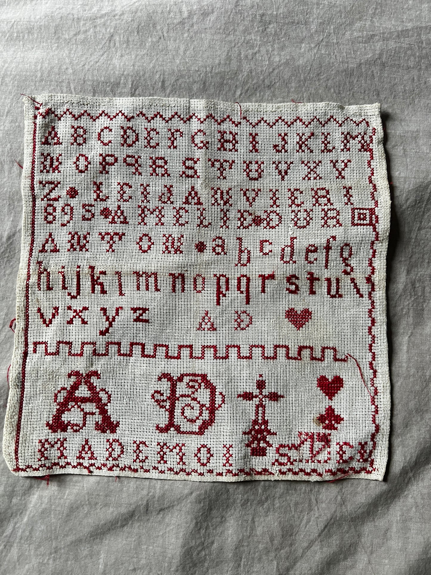 赤糸刺繍サンプラー(AMELIE 1895年)