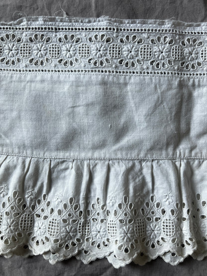 刺繍レース裾飾り