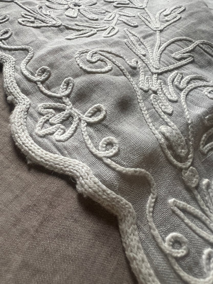 ★コルネリー刺繍飾り布