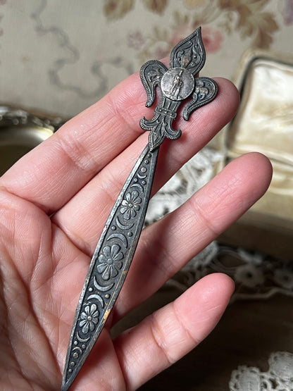 百合紋章型メダイ付きパーツ