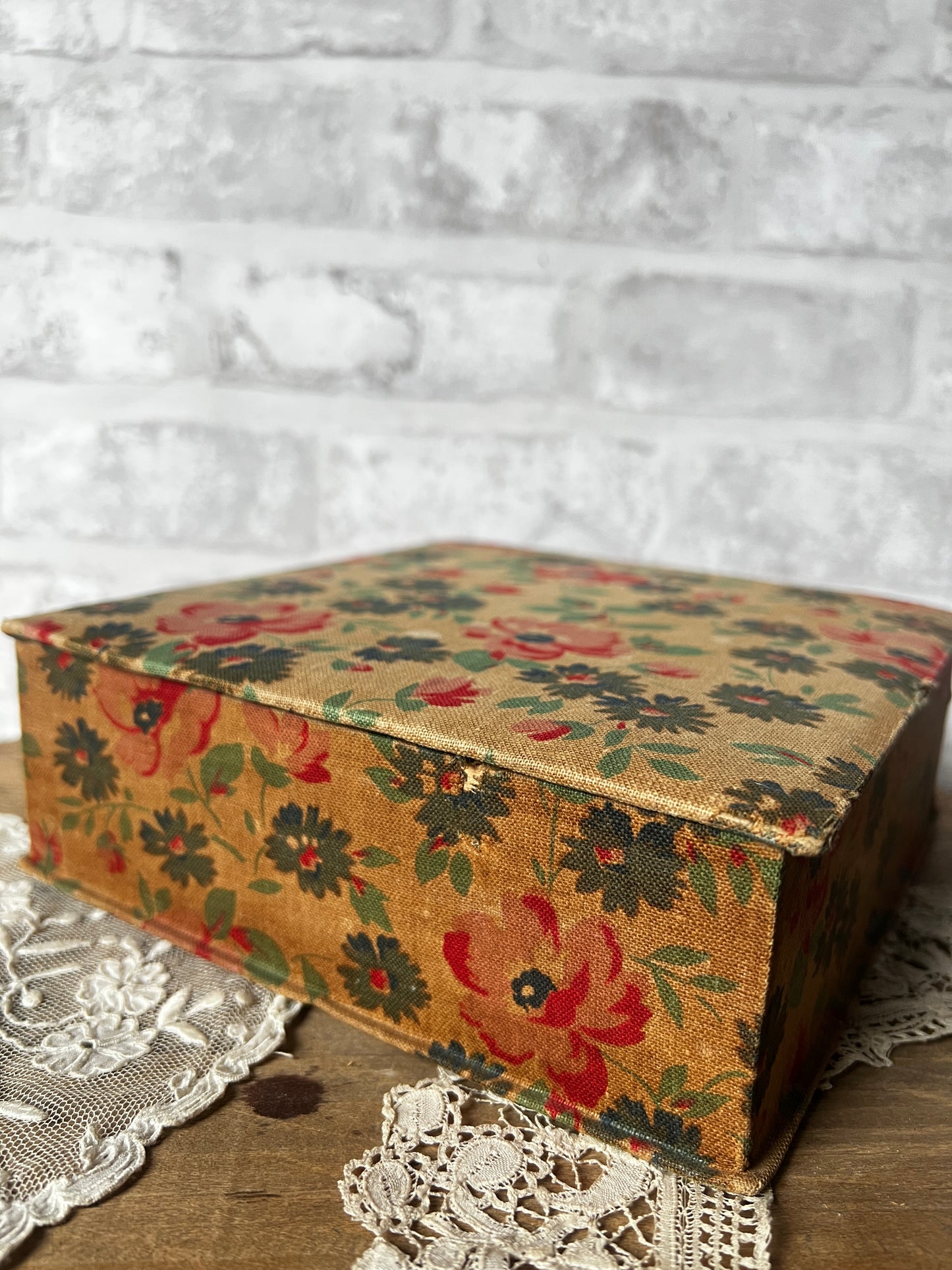 レース入りカルトナージュ箱