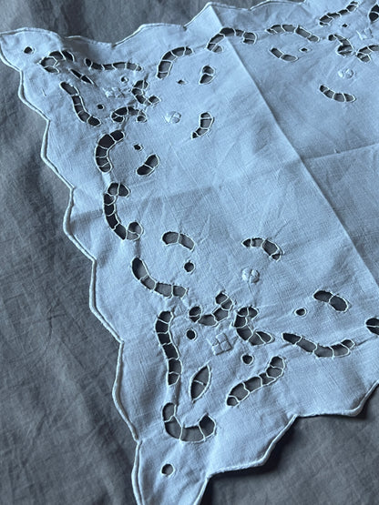 ★カットワーク刺繍クロス