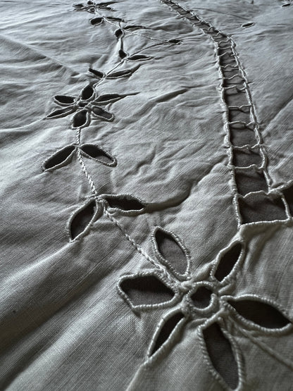 カットワーク刺繍クロス