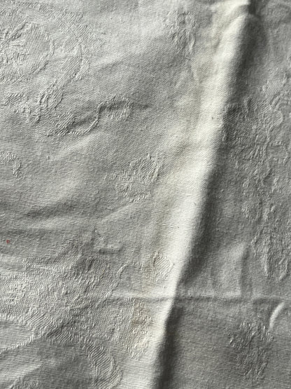 モノグラム赤糸刺繍リネンクロス