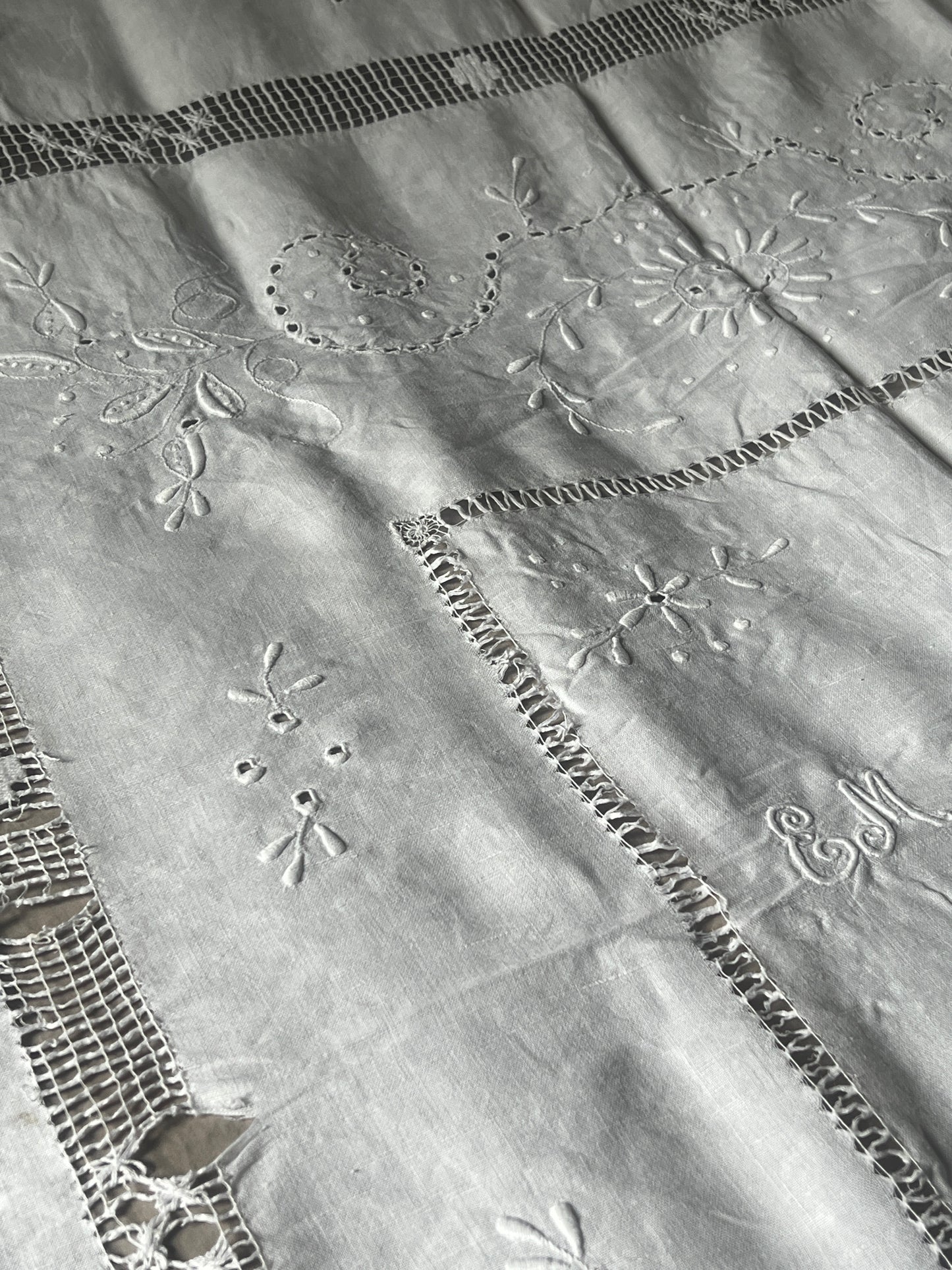 白刺繍大判クロス(ダメージ)