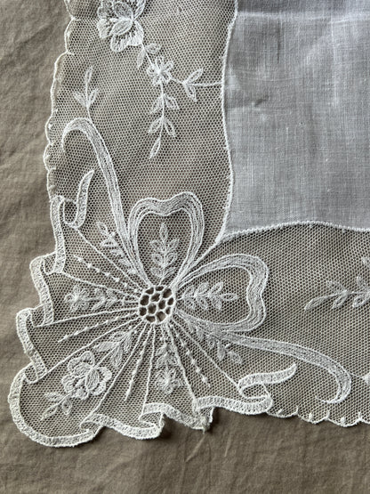 チュール刺繍レースハンカチ