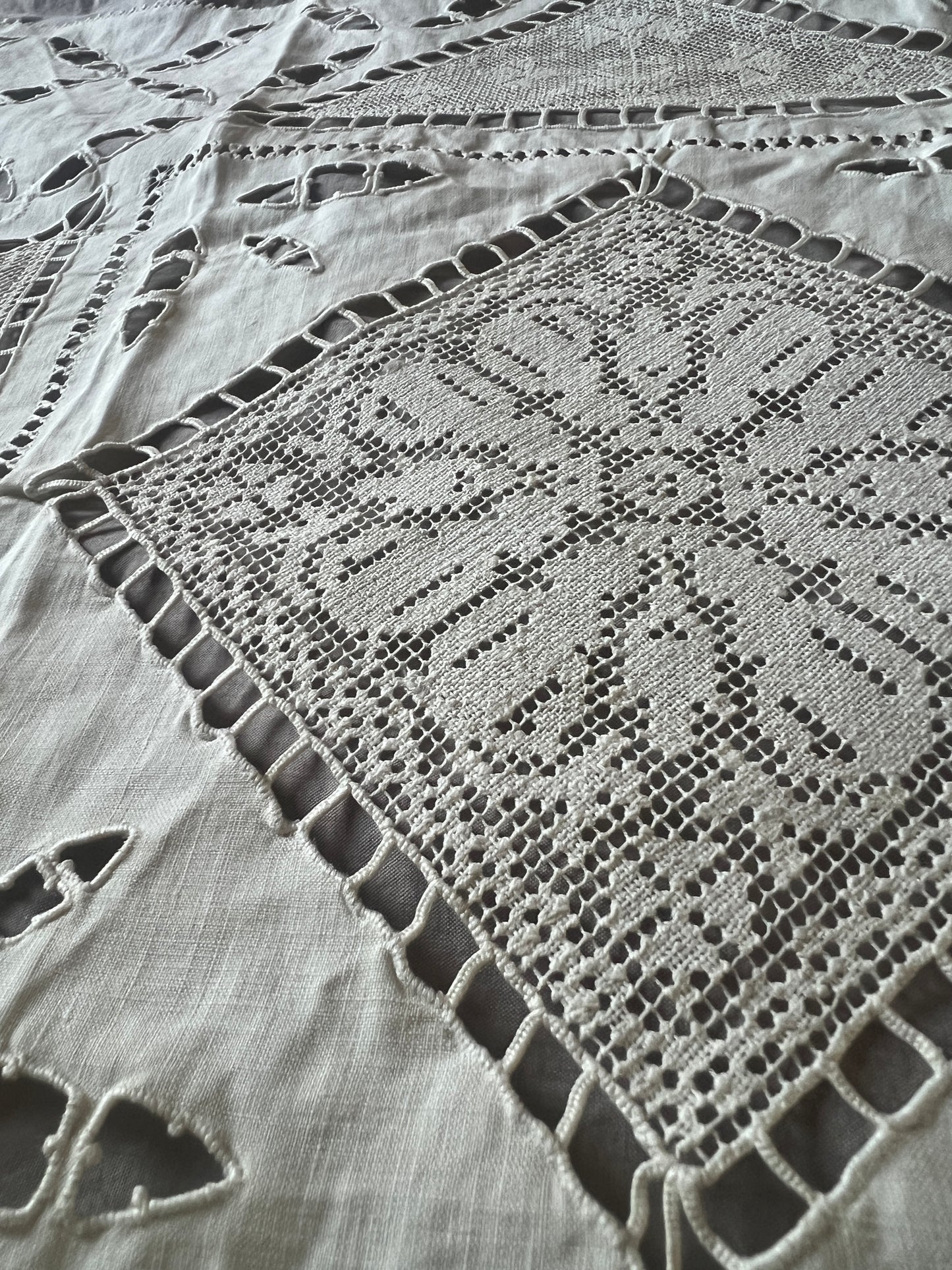 レースと刺繍の飾り布
