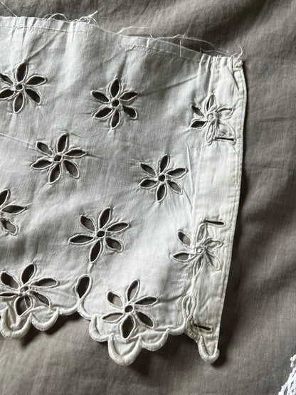 カットワークドレスパーツ