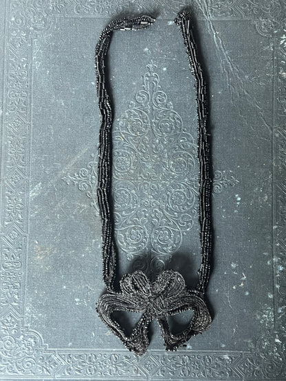 ビーズ刺繍の飾り