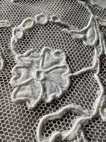 レースと刺繍のハンカチ