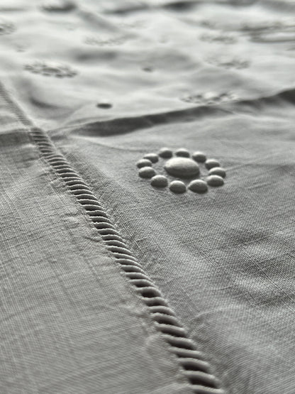モノグラム刺繍リネン端布