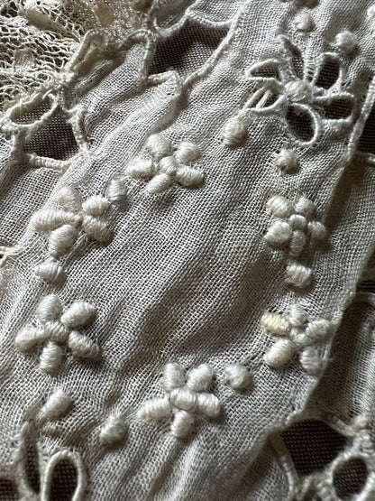 レースと刺繍の飾りパーツセット
