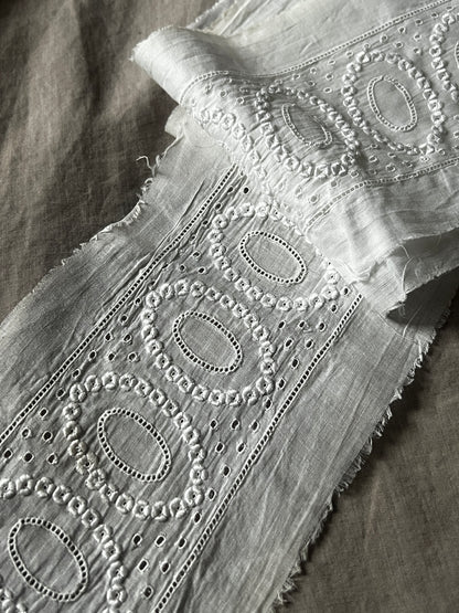 ★白刺繍トリム