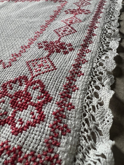 赤糸刺繍のクロス