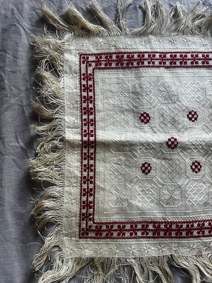 赤糸刺繍クロス