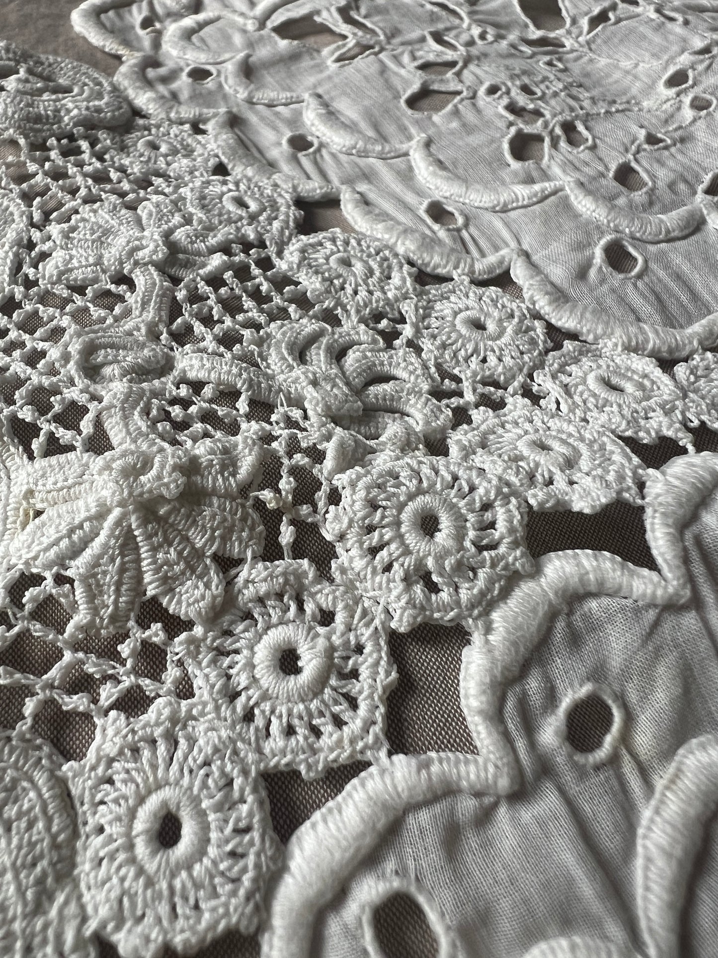 レースと刺繍の飾り襟