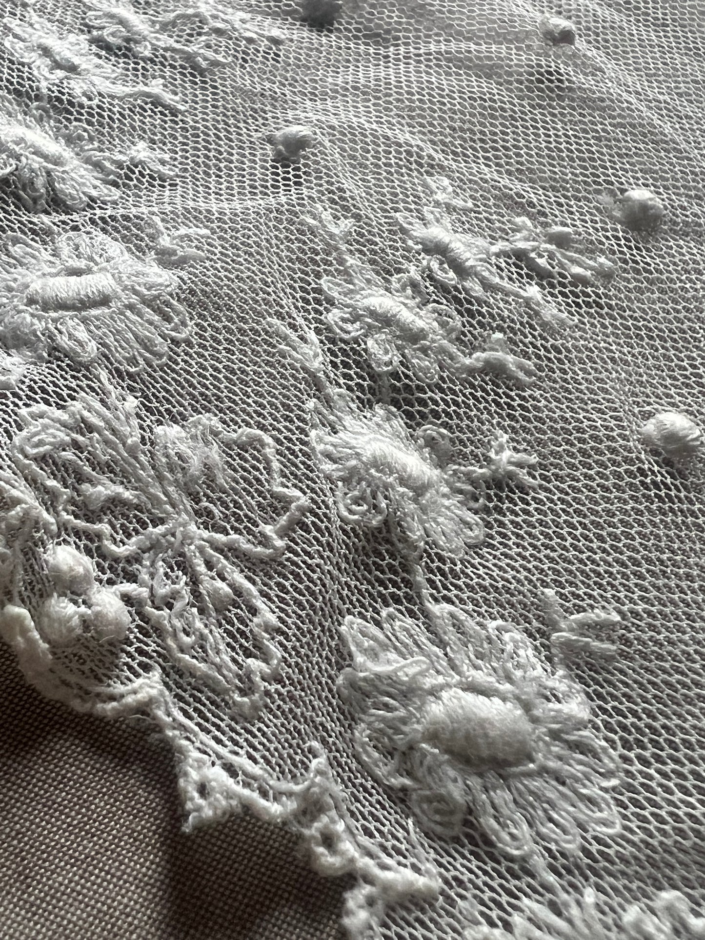 チュール刺繍レース